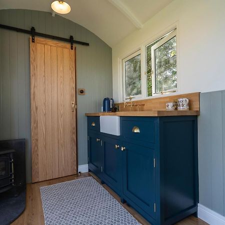 Bannfield Shepherds Hut 밸리머니 외부 사진