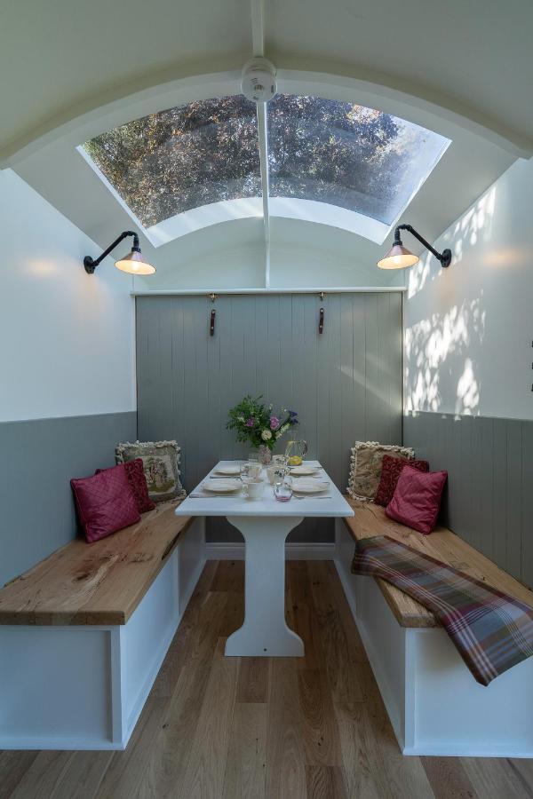 Bannfield Shepherds Hut 밸리머니 외부 사진