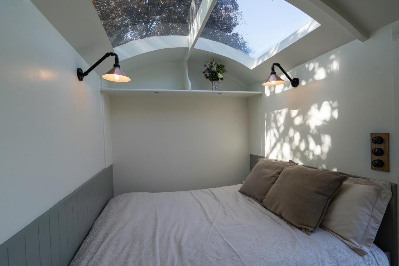 Bannfield Shepherds Hut 밸리머니 외부 사진