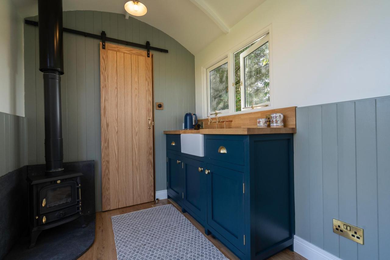 Bannfield Shepherds Hut 밸리머니 외부 사진